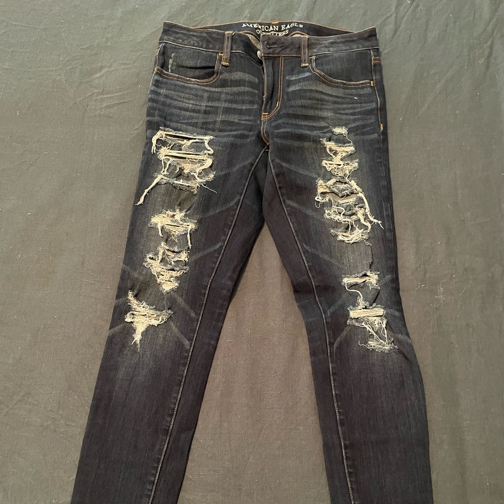 American eagle dark wash blue jeans